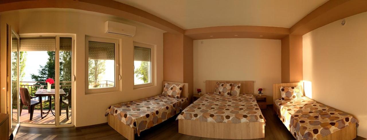 Ajkoski Apartments Пештани Экстерьер фото