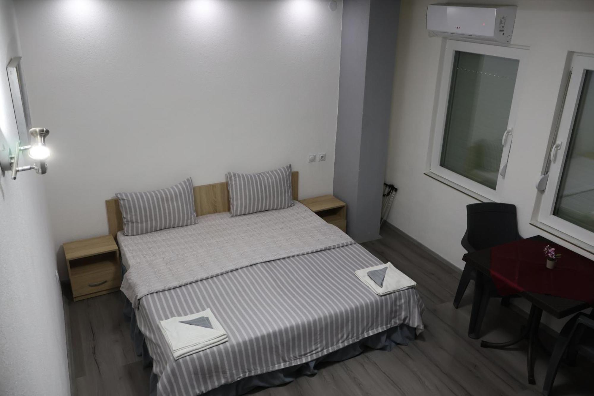 Ajkoski Apartments Пештани Экстерьер фото