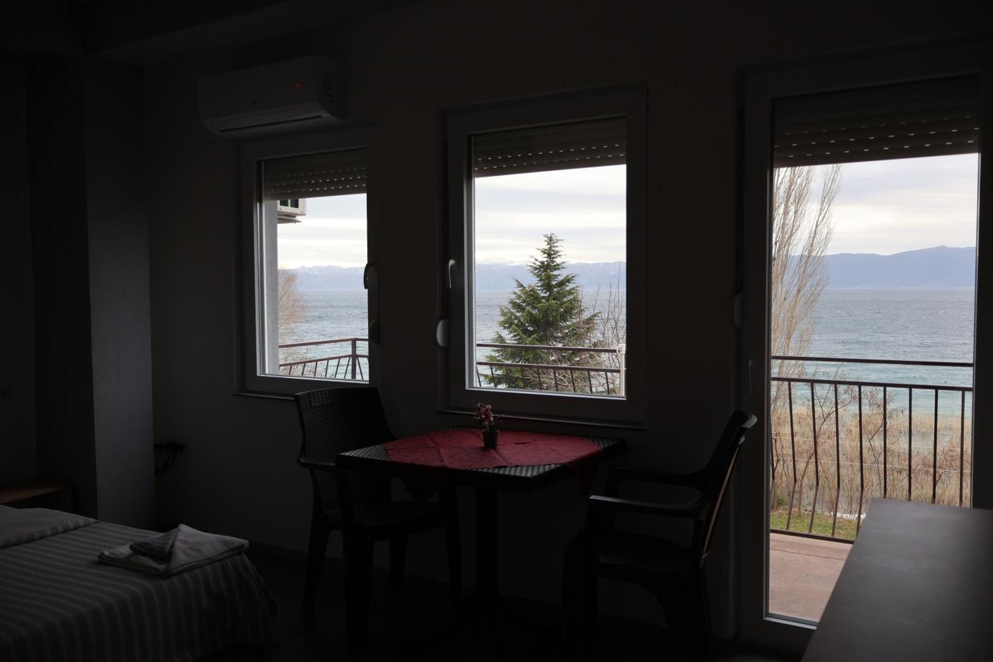 Ajkoski Apartments Пештани Экстерьер фото