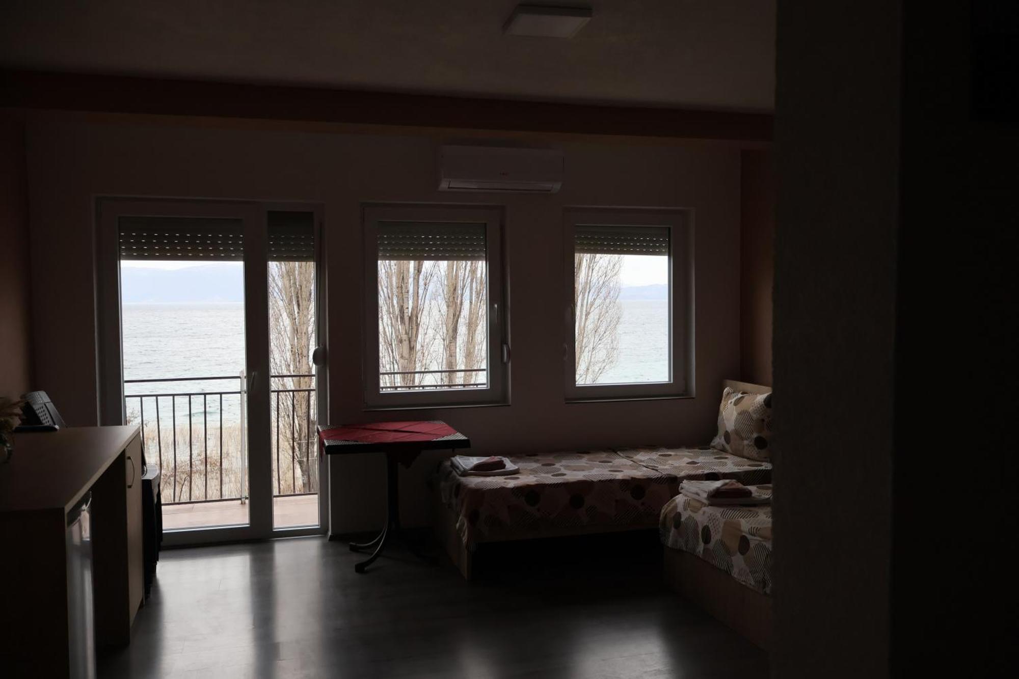 Ajkoski Apartments Пештани Экстерьер фото