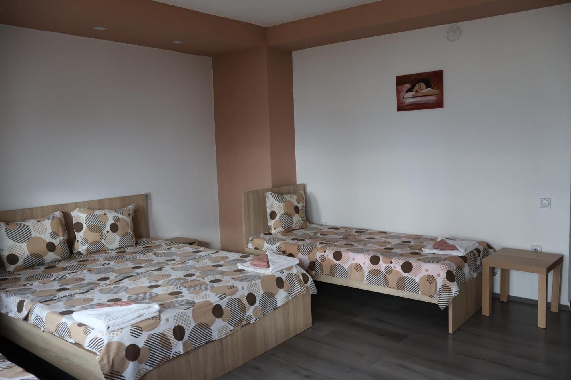 Ajkoski Apartments Пештани Экстерьер фото